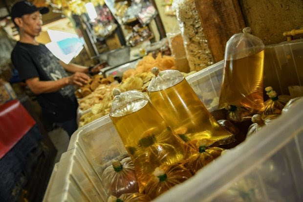Fotocopy KK & Bukti Vaksin Jadi Syarat Beli Minyak Goreng