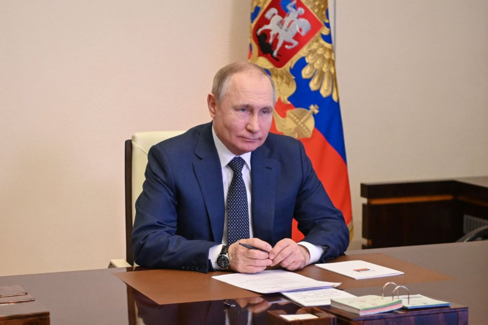 Kominfo Rusia Blok Akses Facebook & Twitter