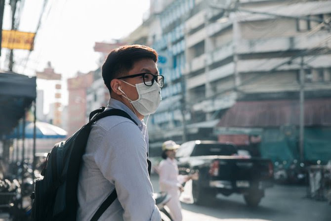 Menggunakan Masker Bikin Orang Terlihat Lebih Menarik