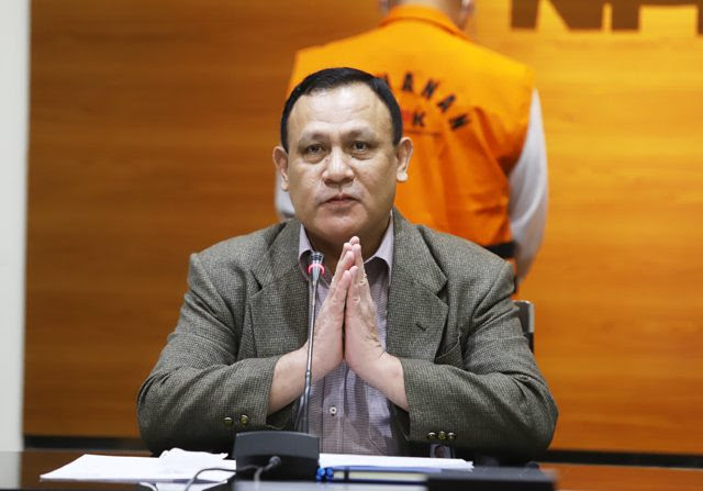 Firli Bahuri Sepakat Presidential Threshold Diturunkan Jadi 0%, Varian Omicron Sudah Tersebar di Banyak Negara, Pemerintah Izinkan Karyawan Cuti Nataru, Bongkahan Es Terbesar Mencair Akibat Pemanasan Global