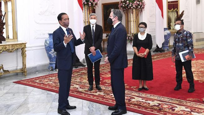 Pertemuan Pak Jokowi Dengan MenLu US, Badai Tornado Landa Amerika Serikat, Anak Usia 6-11 Tahun Sudah Bisa Divaksin, Akun Twitter Perdana Menteri India Diretas
