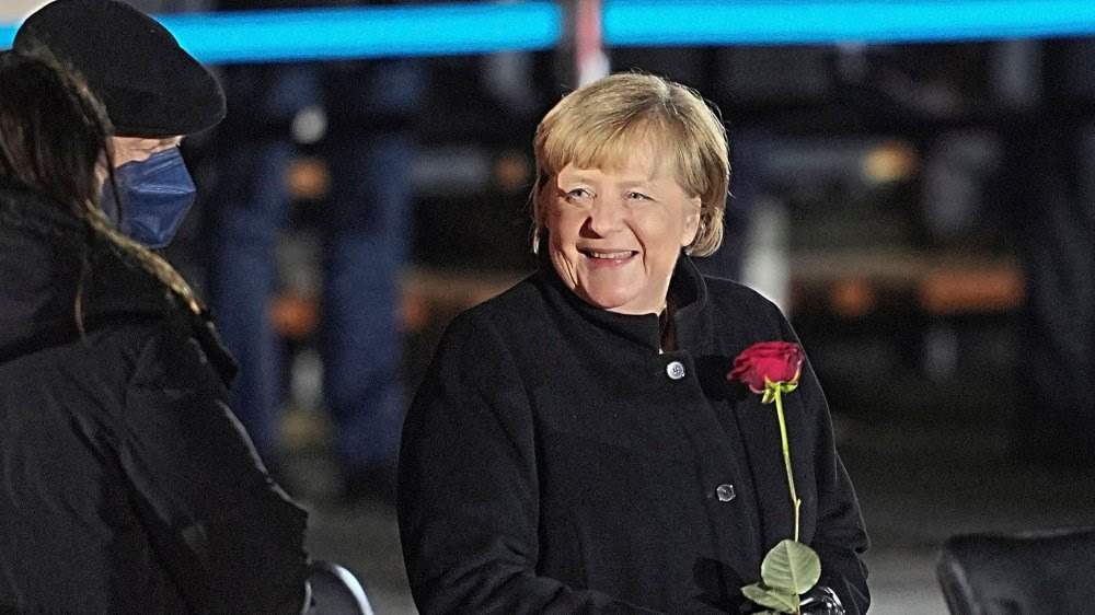 Upacara Perpisahan Militer Jerman Untuk Angela Merkel