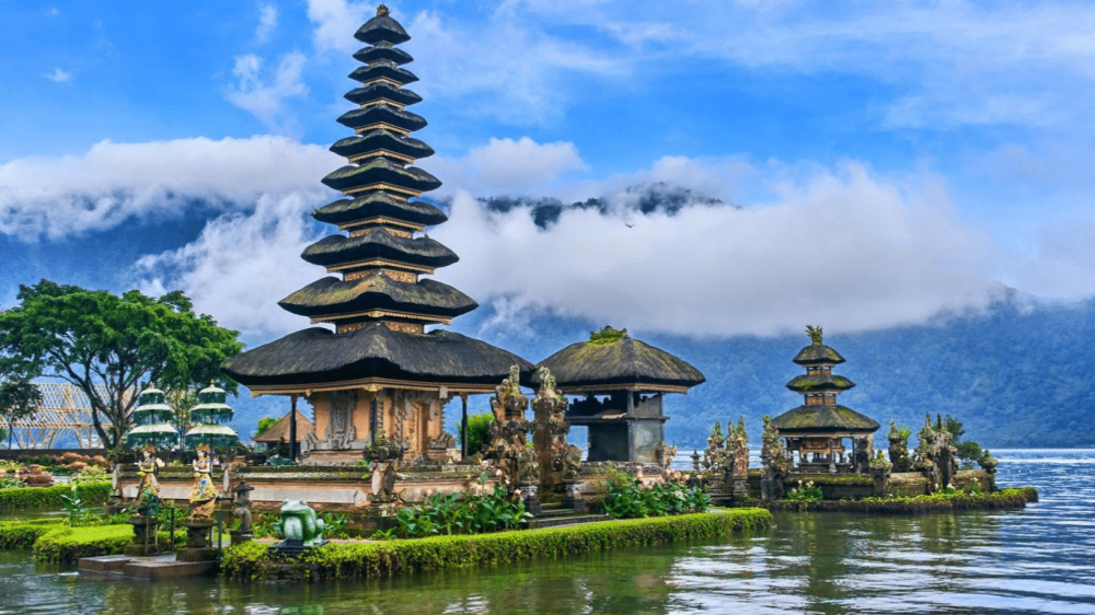 Pulau Bali Kembali Menerima Turis dari 18 Negara