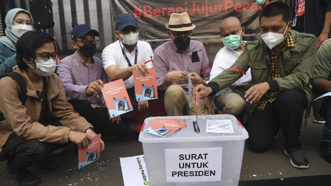Pegawai KPK Resmi Dipecat, Ditawarkan Jadi ASN Polri, Generasi Alpha Akan Menghadapi Kekeringan 2,6 Kali Lebih Parah, Fumio Kishida Calon Perdana Menteri Jepang, Perdebatan Konsumsi Daging Anjing di Korsel