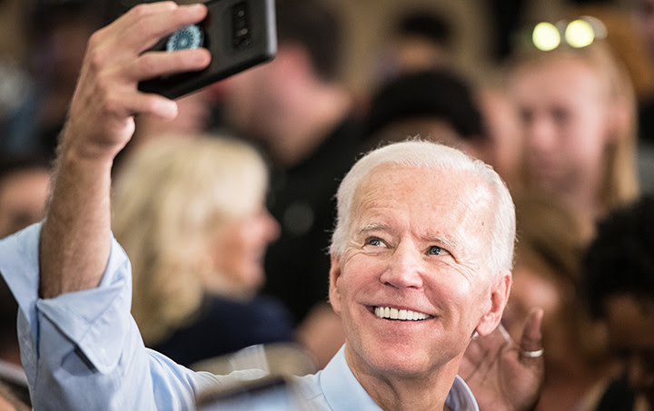 Joe Biden Sebut Medsos Sarang Hoax Covid-19