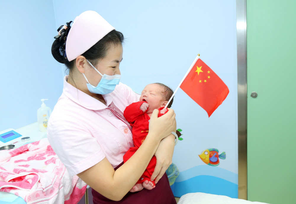 China Perbolehkan Satu Keluarga Memiliki 3 Anak Demi Memperbaiki Struktur Populasi dan Menyeimbangkan Jumlah Penduduk Tua yang Semakin Banyak