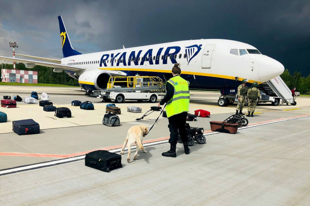 Diduga Ada Bom, Pemerintah Belarus Meminta Pesawat Ryanair (Maskapai Irlandia) Untuk Mendarat Darurat, Pemerintah Perpanjang PPKM Skala Mikro Mulai dari Tanggal 1 – 14 Juni Nanti, Semua Aturan Pembatasan Sosial di Wilayah Israel Akan Dihapuskan per 1 Juni Mendatang, Anjing Pengendus Terlatih Bisa Mendeteksi Virus Covid-19 Dengan Tingkat Akurasi Lebih dari 90%