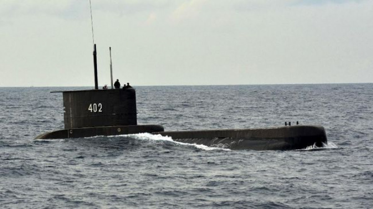 Kapal Selam TNI Angkatan Laut, KRI Nanggala-402  Hilang Kontak di Selat Bali, Peringatan Keras dari Putin ke Negara-negara Barat Agar Tidak Ikut Campur Dalam Urusan Dalam Negerinya, Perempuan Bisa Mendorong Kenaikan Ekonomi Global Secara Signifikan, Apple Baru Saja Merilis Produk-produk Musim Semi Terbarunya