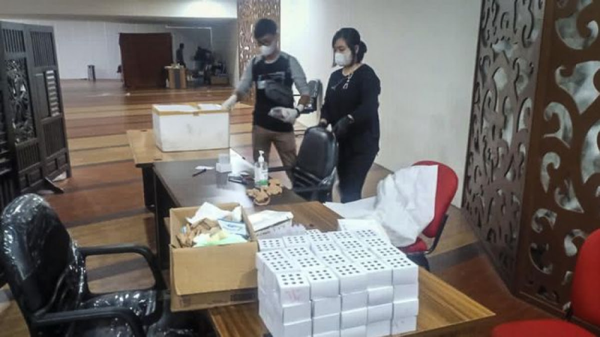 Polda Sumut Menggerebek dan Menyita Ratusan Alat Rapid Antigen Bekas Pakai di Bandara Kualanamu Internasional, Sumatera Utara