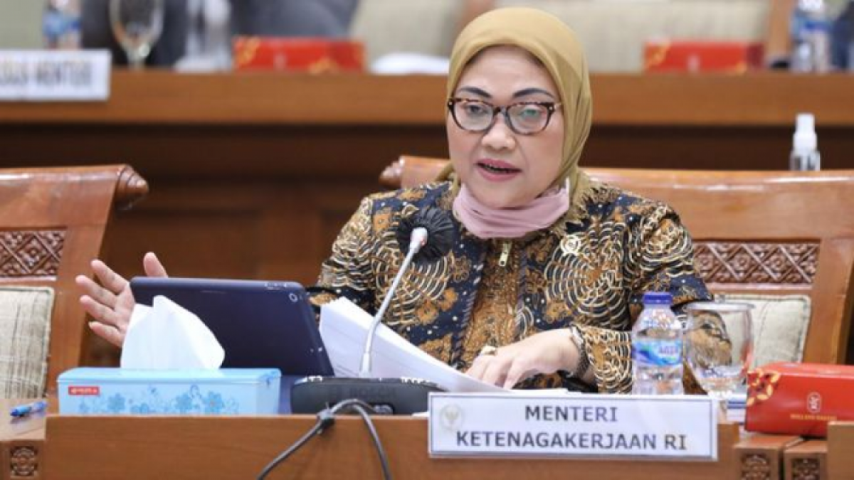 Buruh dari Konfederasi Serikat Pekerja Indonesia (KSPI) Menggelar Aksi Protes untuk Menuntut Tunjangan Hari Raya (THR) Dibayar Secara Penuh