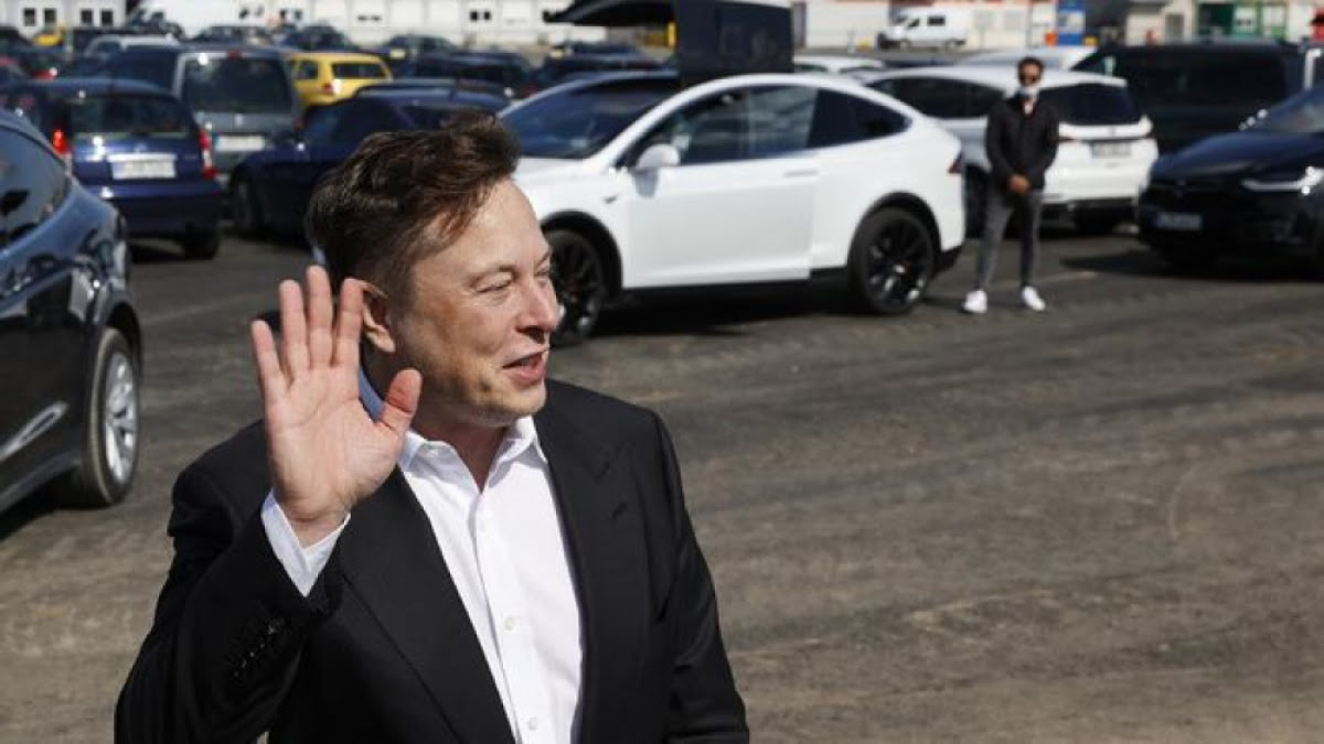 Elon Musk Mengumumkan bahwa Masyarakat Bisa Beli Mobil Listrik Tesla Menggunakan Bitcoin