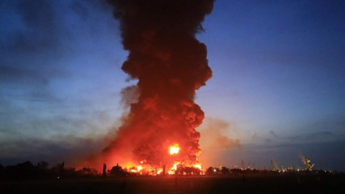 Kilang Pertamina Balongan, Indramayu Terbakar, Kapal Kargo MV Ever Given yang Tersangkut di Terusan Suez, Mesir, Kini Berlayar Kembali, Pelaku Bom Bunuh Diri adalah Pasutri yang Menikah Selama 6 Bulan, Museum Seni Terkenal Louvre di Paris, Prancis Merilis Online Platform yang Memamerkan Lebih dari 480.000 Karya Seni