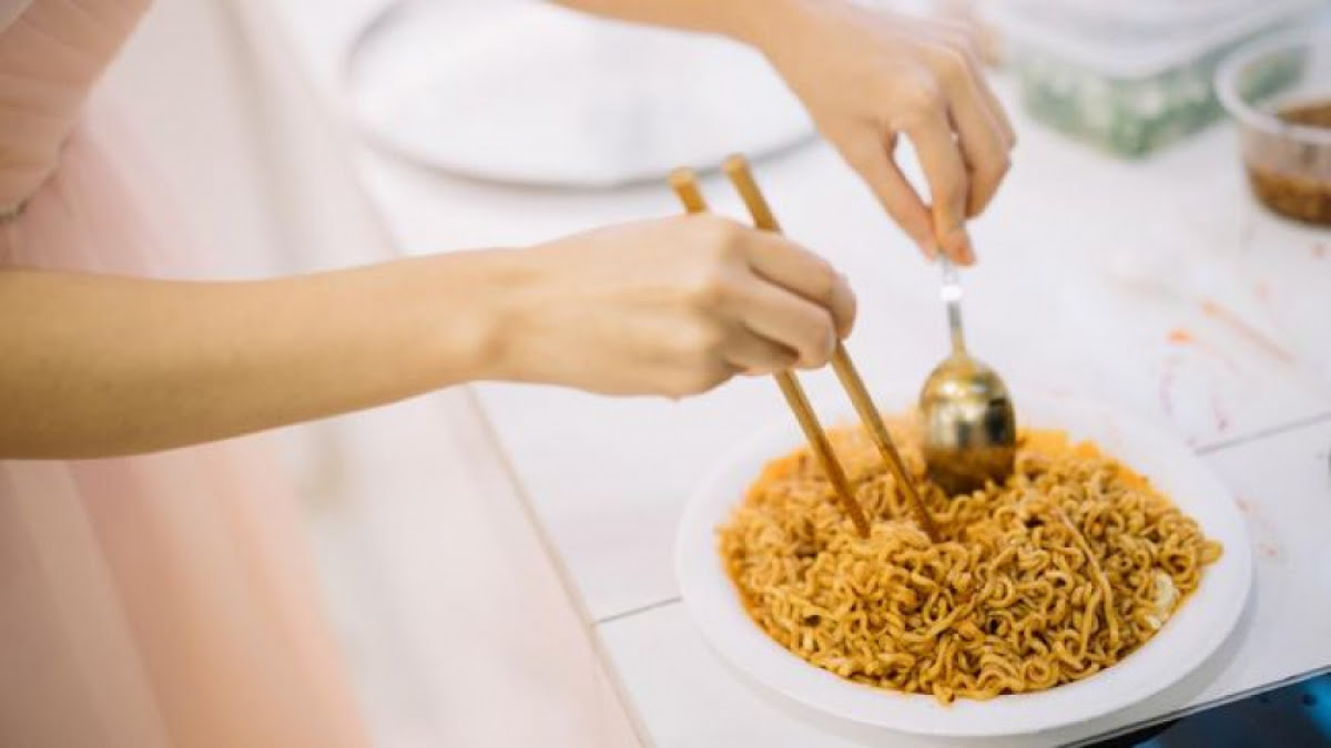 Mie Instant Viral Diracik Pakai Emas 24 Karat