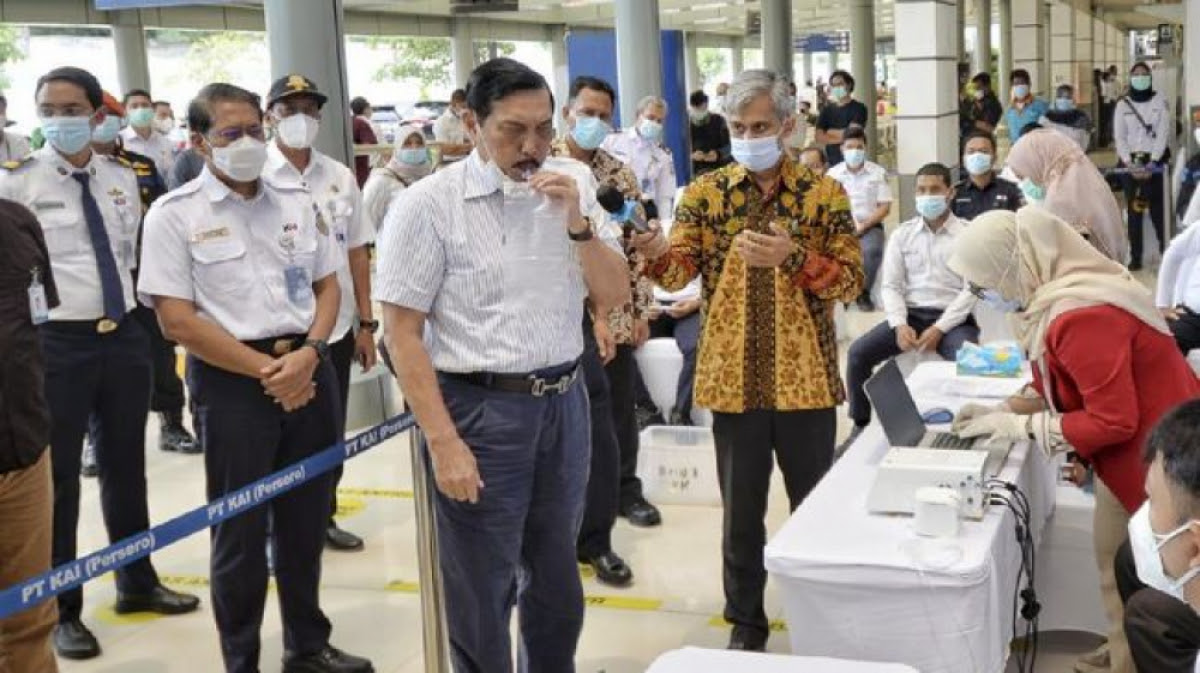 Corona Updates 25 Januari 2021, Polisi Rusia Tangkap 3.400 Demonstran Terkait Pembebasan Navalny, Kemendikbud Bakal Berikan Sanksi Bagi Sekolah Yang Paksa Siswi Gunakan Jilbab, Penggunaan Pestisida Pada Tumbuhan Ganggu Siklus Tidur Lebah.