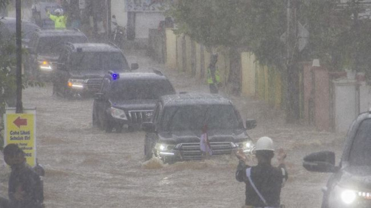 Rombongan Presiden Kunjungi Kalimantan Selatan Menerjang Banjir