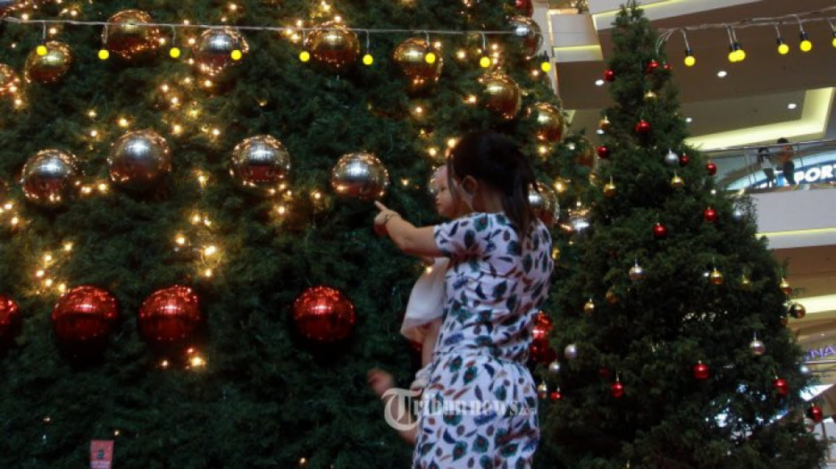 Pemerintah Terbitkan Aturan Perayaan Natal dan Libur Tahun Baru, Temuan Kasus Covid-19 Pertama Di Benua Antartika, Pemerintah Kenakan Pajak Perusahaan Digital Capai 616 Miliar Rupiah, Amerika Berikan 200 juta Dosis Vaksin Corona Untuk Warganya .