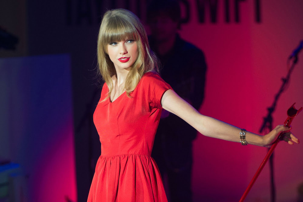 Taylor Swift Raih Penghargaan ‘Artist of the Year’