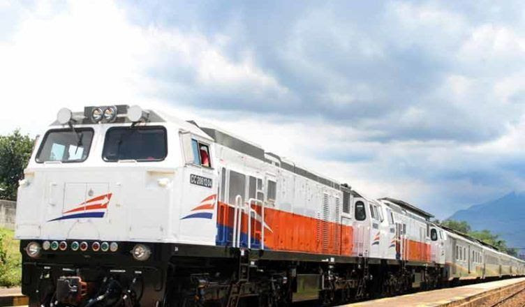 Peringati Hari Pahlawan PT KAI Bagikan Voucher Tiket Kereta Api Jarak Jauh