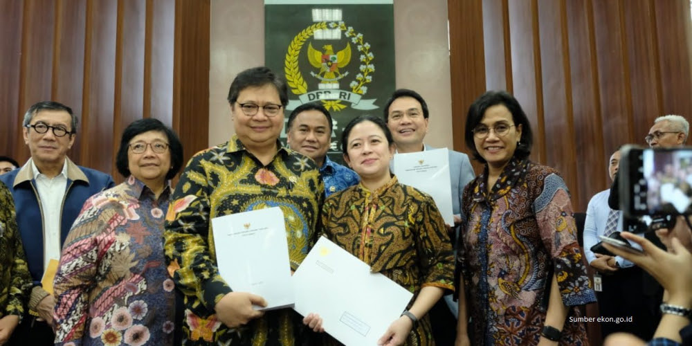 RUU Cipta Kerja: Sudah Ketok Palu Kok Masih Direvisi, Menteri BUMN Menyatukan Tiga Bank Syariah, Turis Asal Jepang Dapat Spesial Akses Ke Machu Picchu, Pemenang Wildlife Photographer Of The Year.