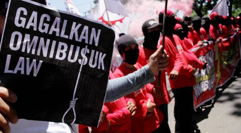 Tolak Omnibus Law Buruh Bakal Turun Ke jalan Dan Melakukan Aksi Mogok Kerja.
