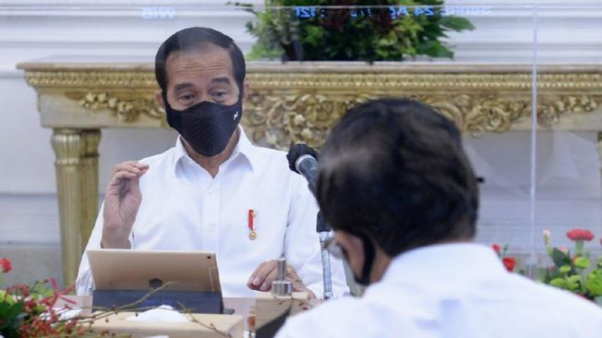 Jokowi Meminta Pelaku Usaha Atau Industri Sediakan Program Magang Satu Semester