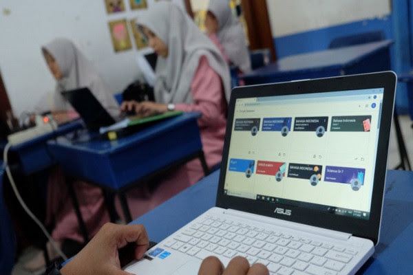Menteri Keuangan “Sri Mulyani” Bagi Pulsa Gratis Buat PNS dan Mahasiswa