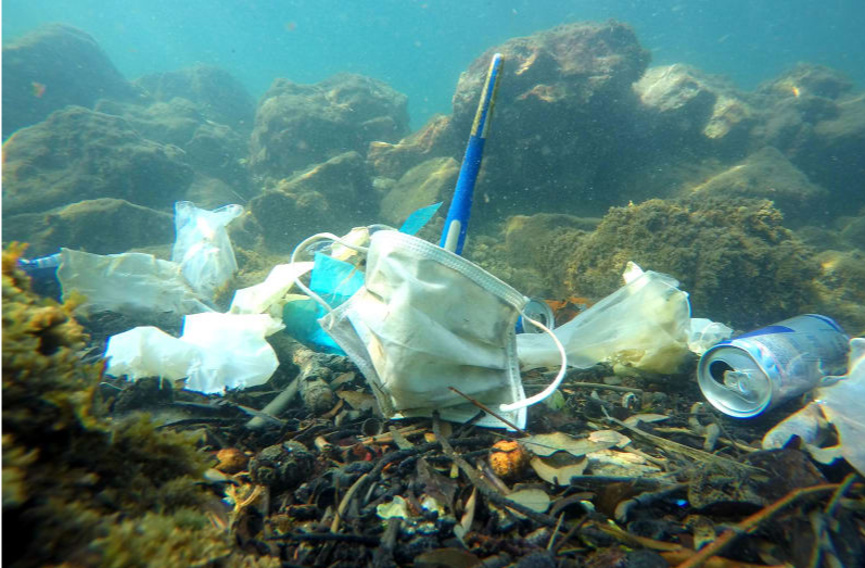 Sampah Medis di Laut
