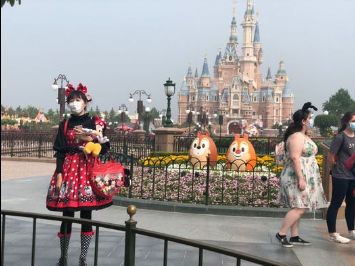 Disneyland dibuka Kembali
