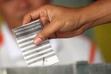 Pilkada Ditunda, Malaysia Protes WHO, Turis Terendah, Sepatu Khusus Tenaga Medis