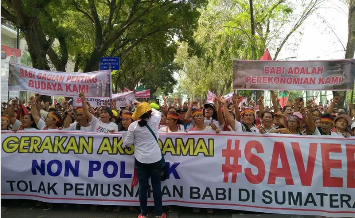 Ribuan Massa Melakukan Aksi Long March di Depan Gedung DPRD Sumatera Utara