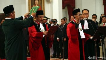 Mahkamah Konstitusi, Penyakit Misterius, Penggunaan Plastik, Banjir Bandang, SBY