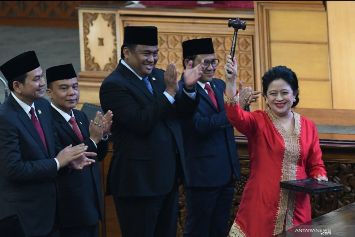 Pelantikan DPR, Perayaan China ke-70, Forever 21, Pimpinan KPK