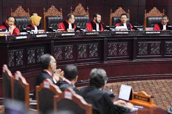Sidang Ketiga Pilpres, KPK Cari Pimpinan, Generasi 90an, Keep America Great