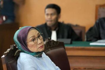 Drama Ratna Sarumpaet, Jokowi Ganti Mobil, Minoritas Muslim Uyghur, Garbi