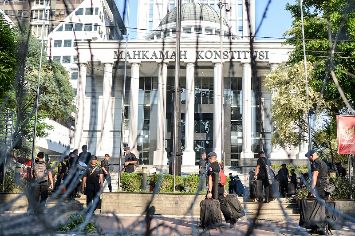 Pemenang Pilpres 2019, Polusi Jakarta, Peternak Ayam Yogyakarta, Risma Masuk UGD