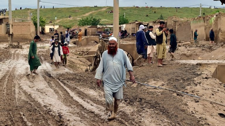 Banjir Bandang Tewaskan 300 Orang di Afghanistan