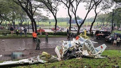 Kecelakaan Pesawat Latih di BSD, Helikopter Presiden Iran Terjatuh, Layanan Internet Starlink Dipasang di Indonesia, Penemuan Planet Terbesar & Teringan Kedua di Luar Angkasa