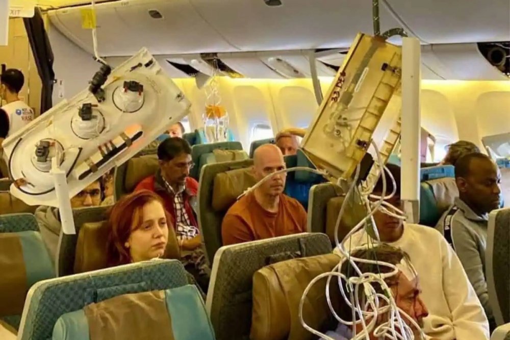 Maskapai Singapore Airlines Turbulensi Parah
