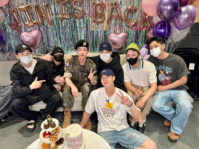 Jin BTS Selesai Jalani Wajib Militer