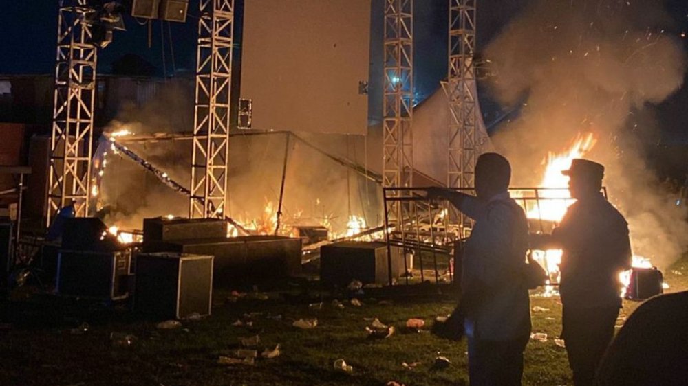 Konser Batal Panggung di Bakar