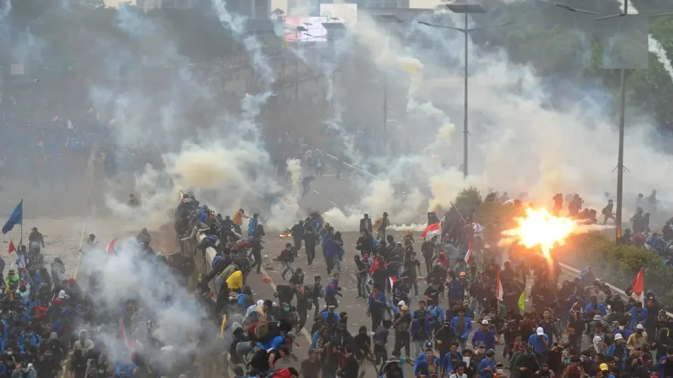 Ribuan Mahasiswa Gelar Aksi Unjuk Rasa di Patung Kuda
