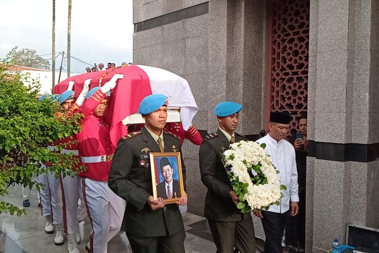 Wakil Presiden ke-9 RI Meninggal Dunia