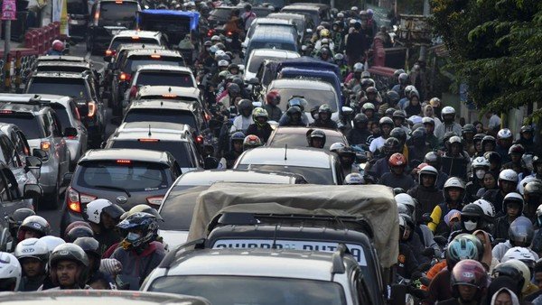 Macet Total Ketika Libur Panjang di Puncak Bogor, Donald Trump Mengalami Upaya Pembunuhan Lagi, PON 2024 Disebut Terburuk Sepanjang Sejarah, Moo Denk Seekor Bayi Kuda Nil Pygmy Emezh