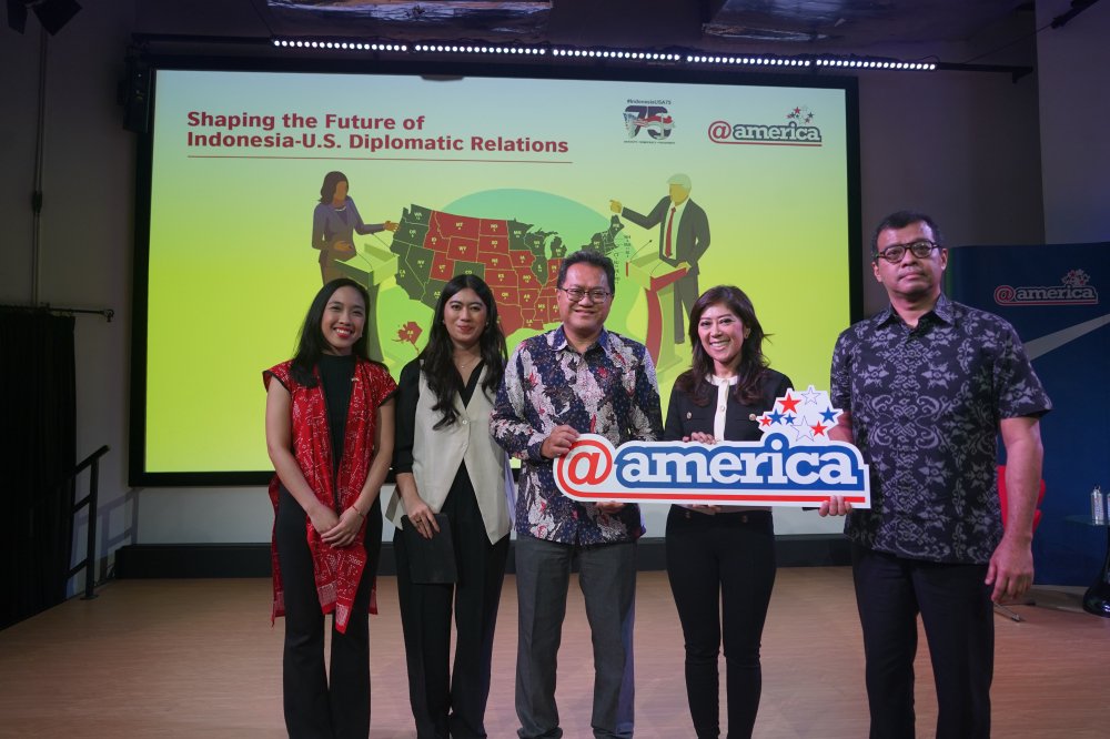 Dampak Pilpres AS Bagi Indonesia, Kasus Rapper & Produser Musik P-Diddy, Pembubaran Paksa Diskusi Forum Tanah Air, Perempuan Diperlakukan Lebih Buruk di Afghanistan Dibanding Hewan