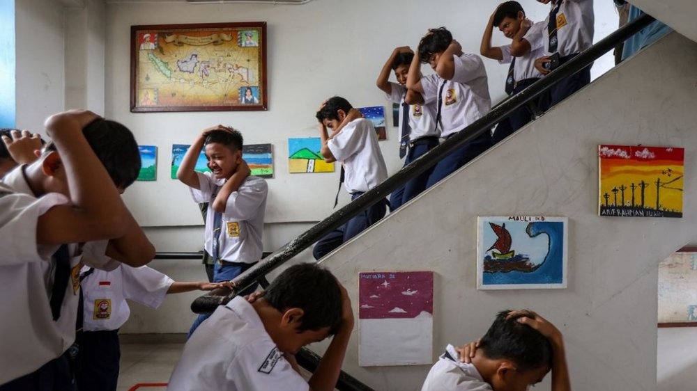 Kekerasan di Lembaga Pendidikan, Kasus Pungli di Rutan KPK, Suga BTS Kena Denda Sebesar KRW15 Juta