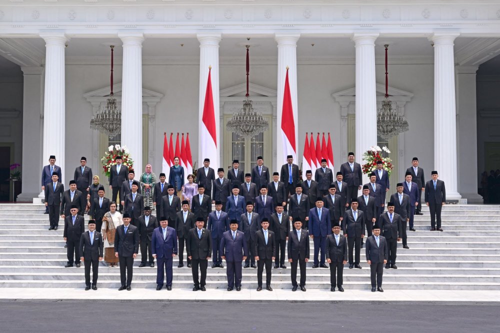 Hari Pertama Menteri Prabowo Bekerja, Situasi di Semenanjung Korea Sedang Panas, Gelar Doktor Bahlil Lahadalia, Lelang 1 Kopi UU AS Seharga US$9 Juta