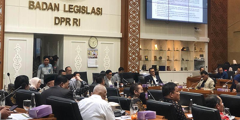 Usulan RUU 5 Tahun Ke Depan, UI Resmi Menangguhkan Kelulusan Bahlil Lahadalia, Presiden Prabowo Subianto Keliling Dunia, Presiden Korea Selatan Bersiap Diplomasi Dengan Donald Trump