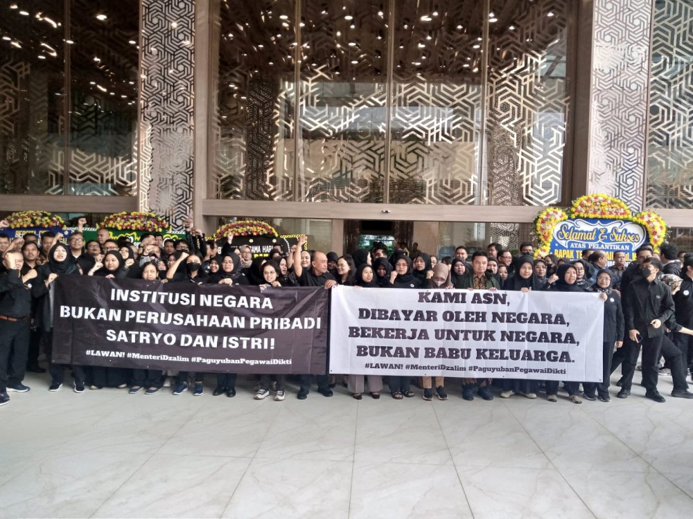 Demo Pegawai Kemendiktisaintek
