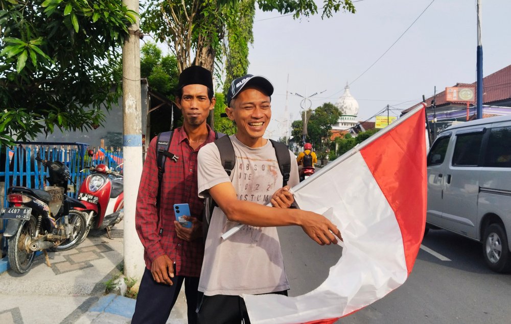 Konten Viral : Haji Jalan Kaki