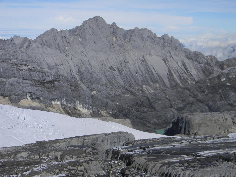 2 Pendaki Meninggal Dunia di Gunung Carstensz-Papua